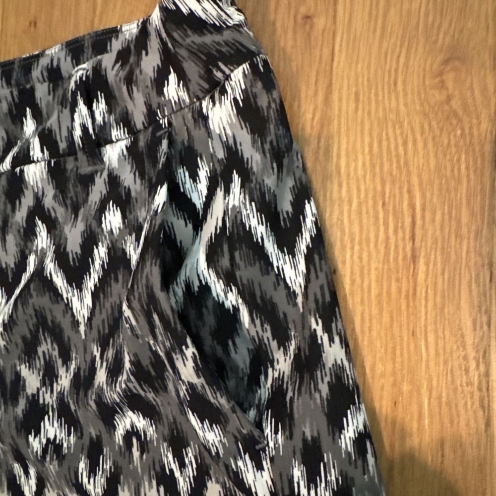 Spanx The Get Moving Shorts Womens Large Black White Ikat Geometric Print RN1121 - Picture 2 of 7